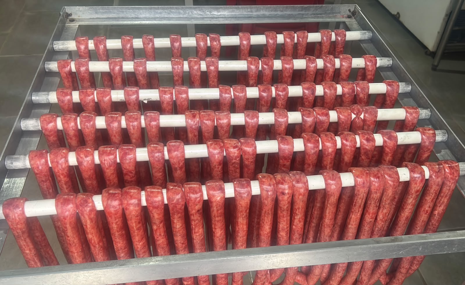 Linguiças artesanais penduradas
